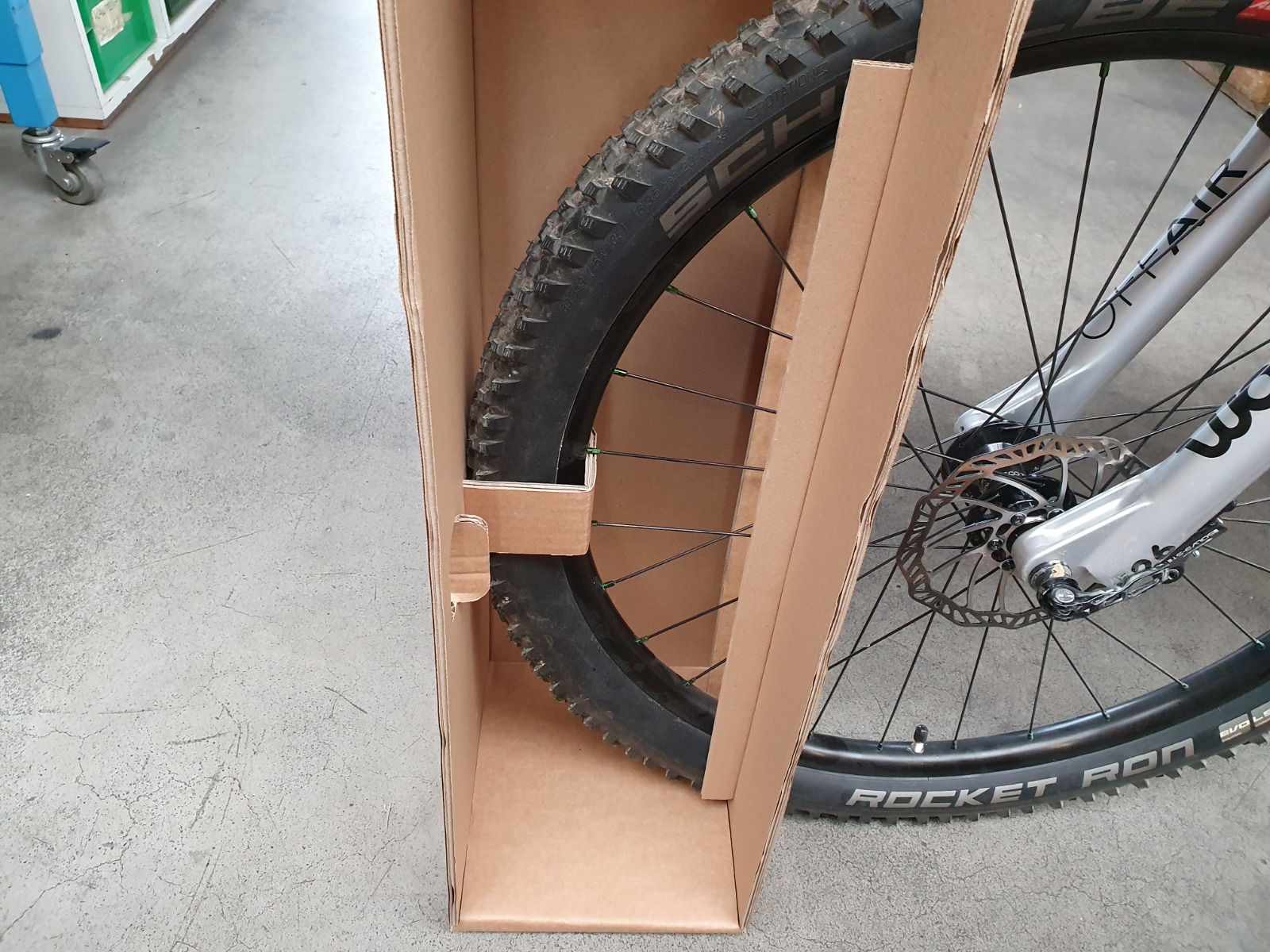 Radfixierung mit Karton